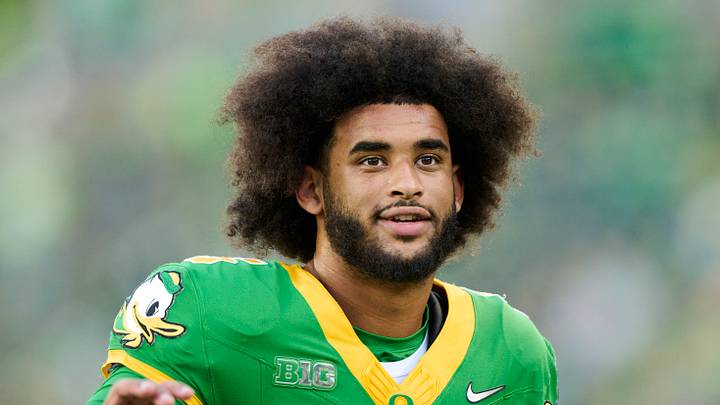 Sep 18, 2026; Eugene, Oregon, USA; Oregon Ducks quarterback Dante Moore waves to fans before a game against the Portland State Vikings at Autzen Stadium. Sep 18, 2026; Eugene, Oregon, USA; Oregon Ducks quarterback Dante Moore waves to fans before a game against the Portland State Vikings at Autzen Stadium.