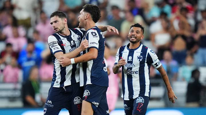 Hugo Cuypers, Lucas Ocampos y 'Tecatito' Corona festejan Hugo Cuypers, Lucas Ocampos y 'Tecatito' Corona festejan