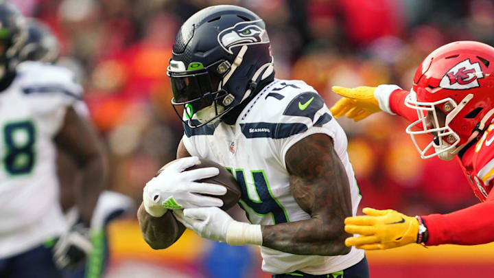 Dec 24, 2022; Kansas City, Missouri, USA; Seattle Seahawks wide receiver DK Metcalf (14) runs against Kansas City Chiefs cornerback L'Jarius Sneed (38) during the second half at GEHA Field at Arrowhead Stadium. Mandatory Credit: Jay Biggerstaff-Imagn Images