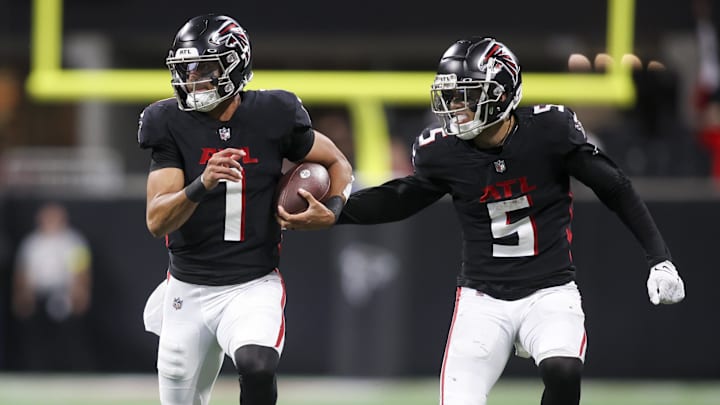 Atlanta Falcons quarterback Marcus Mariota (1) 