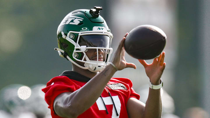 Jets quarterback Justin Fields catches a ball during training camp.