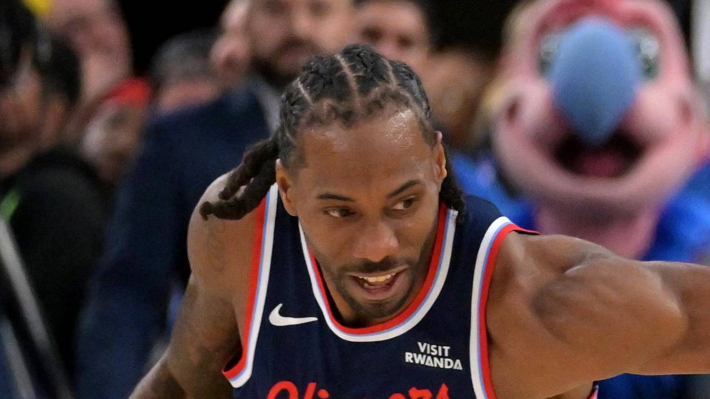 Raptors remain in trade talks with Clippers over Kawhi Leonard acquisition