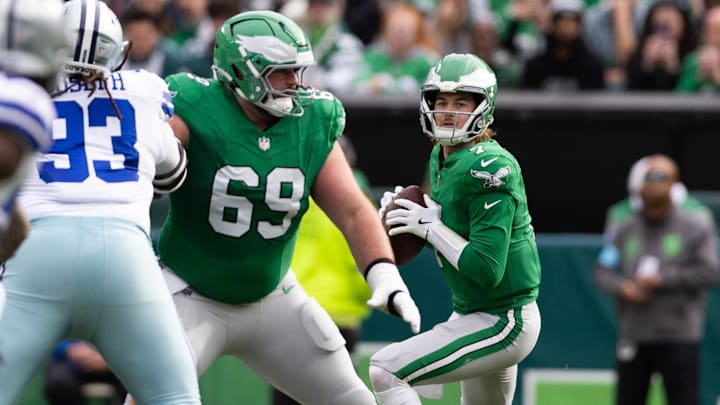 Dec 29, 2024; Philadelphia, Pennsylvania, USA; Philadelphia Eagles quarterback Kenny Pickett (7) passes against the Dallas Cowboys during the second quarter at Lincoln Financial Field. Mandatory Credit: Bill Streicher-Imagn Images