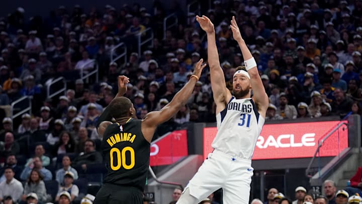 Nov 12, 2024; San Francisco, California, USA; Dallas Mavericks guard Klay Thompson (31) shoots over Golden State Warriors forward Jonathan Kuminga (00) in the second quarter at the Chase Center. Mandatory Credit: Cary Edmondson-Imagn Images