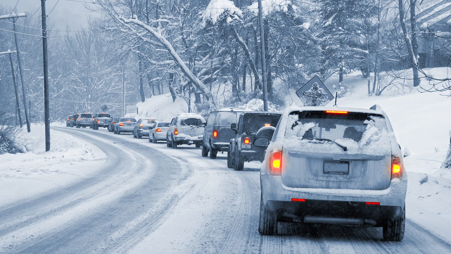 5 Things You’re Doing Wrong When You Drive in Snow
