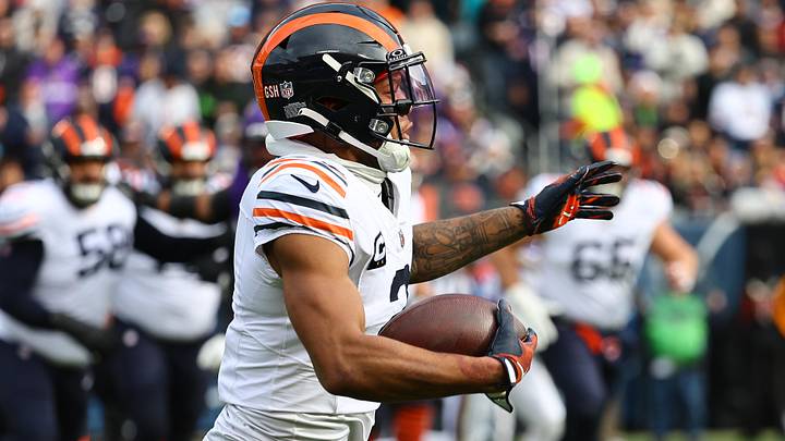 Chicago Bears wide receiver DJ Moore makes a catch against the Minnesota Vikings during the first quarter at Soldier Field.