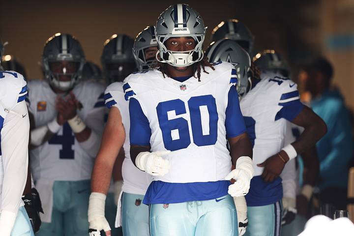 Dallas Cowboys offensive tackle Tyler Guyton prepares to enter the field prior to the game against the Carolina Panthers.