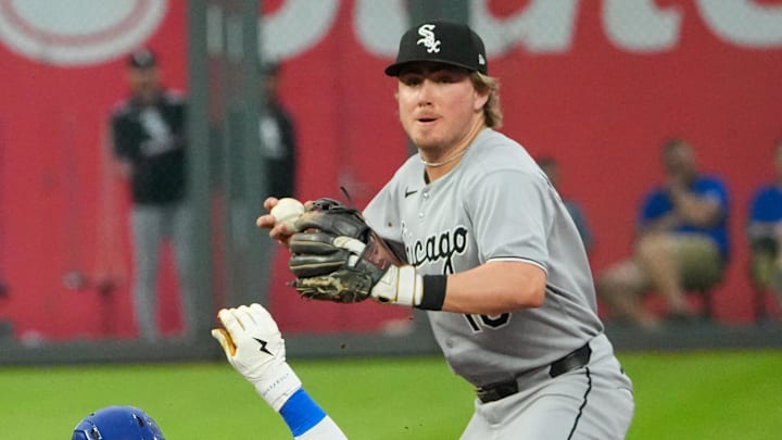 Chicago White Sox shortstop Chase Meidroth (10) makes a play at second base against the Kansas City Royals at Kauffman Stadium. 