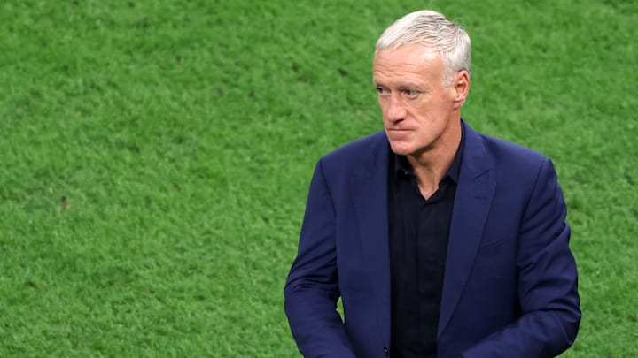 Didier Deschamps a vite réagit sur son banc. Didier Deschamps a vite réagit sur son banc.