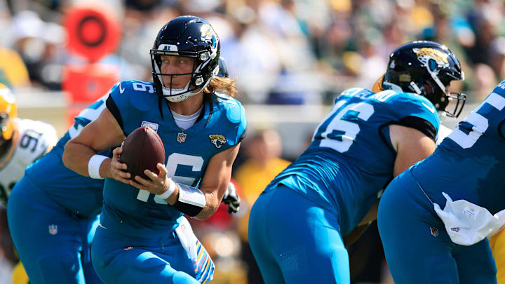Jacksonville Jaguars quarterback Trevor Lawrence (16) looks to handoff during the second quarter of an NFL football matchup Sunday, Oct. 27, 2024 at EverBank Stadium in Jacksonville, Fla. [Corey Perrine/Florida Times-Union]