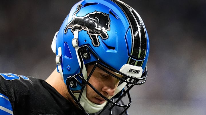 Detroit Lions quarterback Jared Goff (16) gets ready for a play against New York Giants 