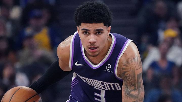 Apr 7, 2026; San Francisco, California, USA;  Sacramento Kings guard Killian Hayes (3) looks to pass while guarded by Golden State Warriors guard De'Anthony Melton (8) in the second quarter at Chase Center. Mandatory Credit: David Gonzales-Imagn Images