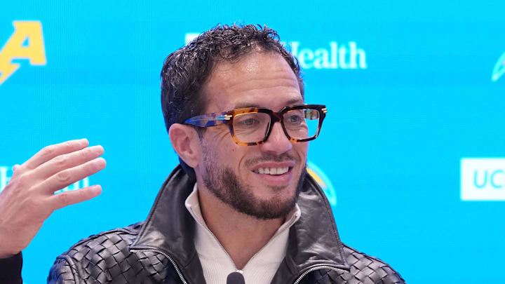 Los Angeles Chargers offensive coordinator Mike McDaniel