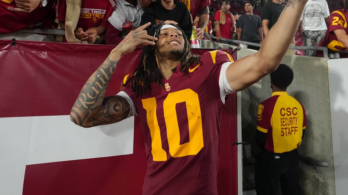 Behind the Scenes Look at USC Trojans Receiver Corey Simms