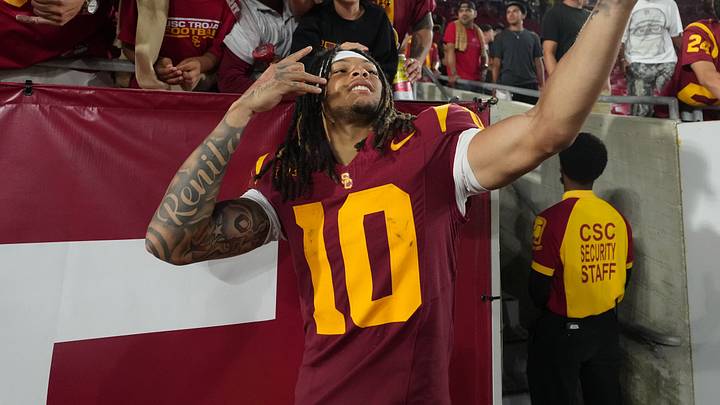 Sep 4, 2026; Los Angeles, California, USA; Southern California Trojans wide receiver Corey Simms (10) poses with fans after the game against the Fresno State Bulldogs at United Airlines Field at Los Angeles Memorial Coliseum. Mandatory Credit: Kirby Lee-Imagn Images Sep 4, 2026; Los Angeles, California, USA; Southern California Trojans wide receiver Corey Simms (10) poses with fans after the game against the Fresno State Bulldogs at United Airlines Field at Los Angeles Memorial Coliseum. Mandatory Credit: Kirby Lee-Imagn Images