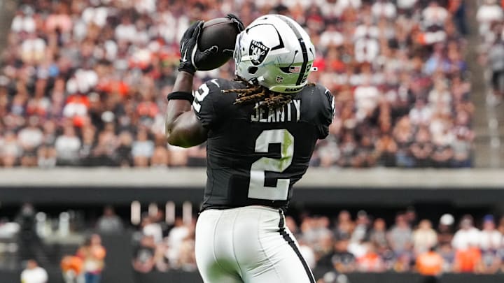 Sep 28, 2025; Paradise, Nevada, USA; Las Vegas Raiders running back Ashton Jeanty (2) catches the ball during the first quarter against the Chicago Bears at Allegiant Stadium. Mandatory Credit: Stephen R. Sylvanie-Imagn Images Sep 28, 2025; Paradise, Nevada, USA; Las Vegas Raiders running back Ashton Jeanty (2) catches the ball during the first quarter against the Chicago Bears at Allegiant Stadium. Mandatory Credit: Stephen R. Sylvanie-Imagn Images