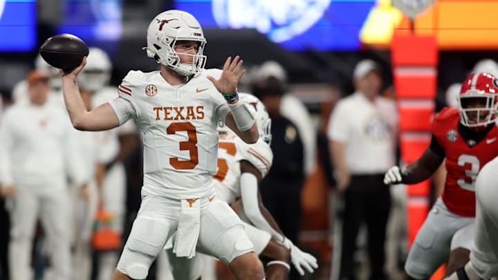 Texas Longhorns quarterback Quinn Ewers (3)