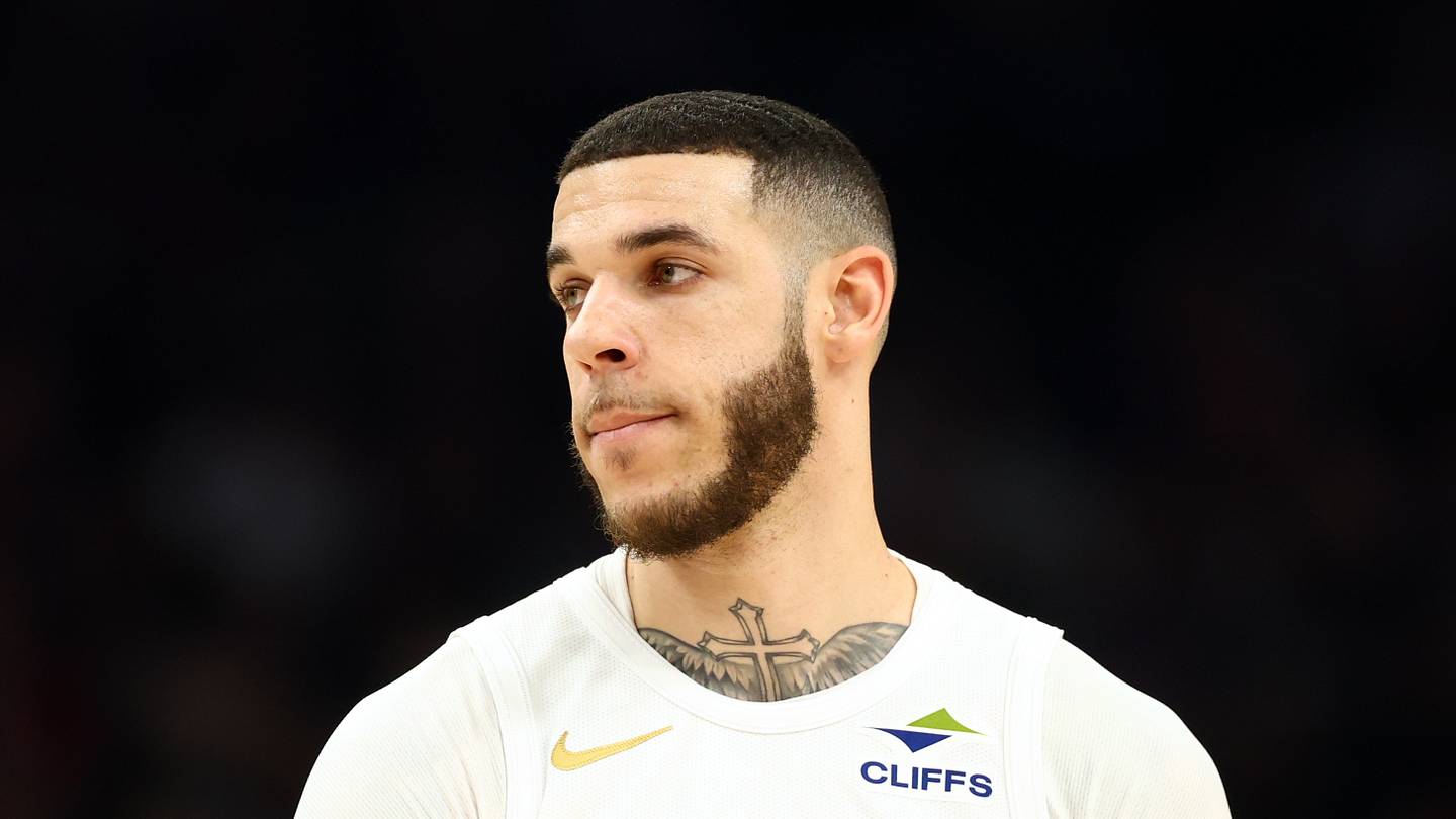 Lonzo Ball worth Suns' consideration when Mark Williams returns from injury