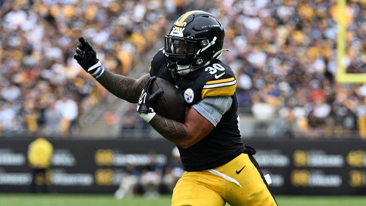 Sep 27, 2026; Pittsburgh, Pennsylvania, USA;  Pittsburgh Steelers running back Jaylen Warren (30) runs during the third quarter against the Cincinnati Bengals at Acrisure Stadium.  Mandatory Credit: Barry Reeger-Imagn Images