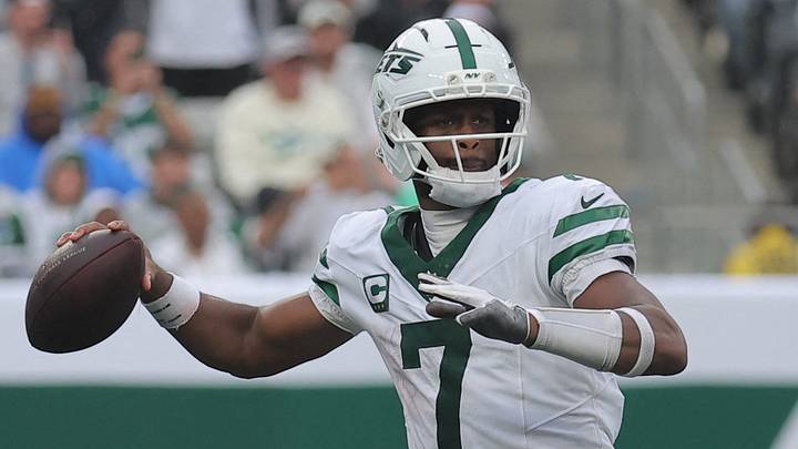 Sep 20, 2026; East Rutherford, New Jersey, USA; New York Jets quarterback Geno Smith (7) stands in the pocket against the New York Jets during the third quarter at MetLife Stadium. Mandatory Credit: Brad Penner-Imagn Images Sep 20, 2026; East Rutherford, New Jersey, USA; New York Jets quarterback Geno Smith (7) stands in the pocket against the New York Jets during the third quarter at MetLife Stadium. Mandatory Credit: Brad Penner-Imagn Images