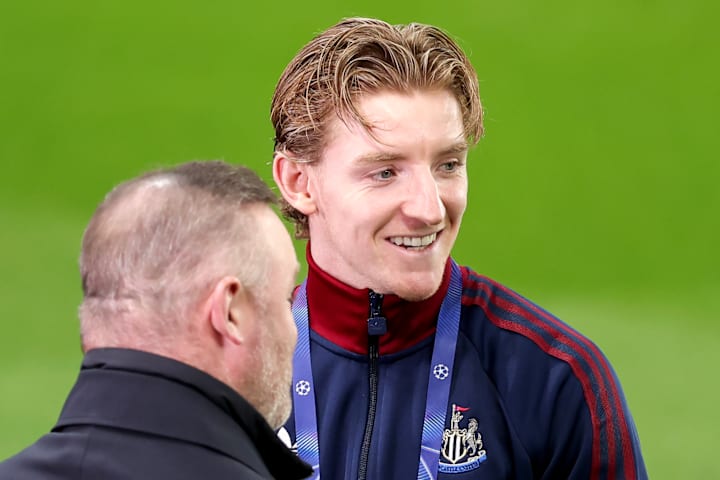 แอนโธนี กอร์ดอน (ขวา) และเวย์น รูนี่ย์ แอนโธนี กอร์ดอน (ขวา) และเวย์น รูนี่ย์