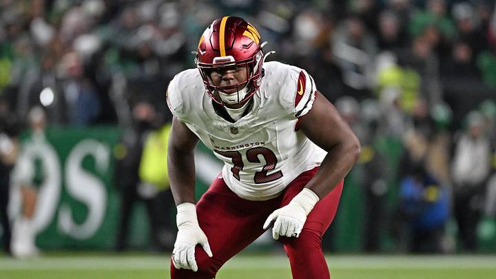 Jan. 4, 2026; Philadelphia, Pennsylvania, USA; Washington Commanders offensive tackle Josh Conerly Jr. (72) prepares to block against the Philadelphia Eagles at Lincoln Financial Field. Mandatory Credit: Eric Hartline-Imagn Images