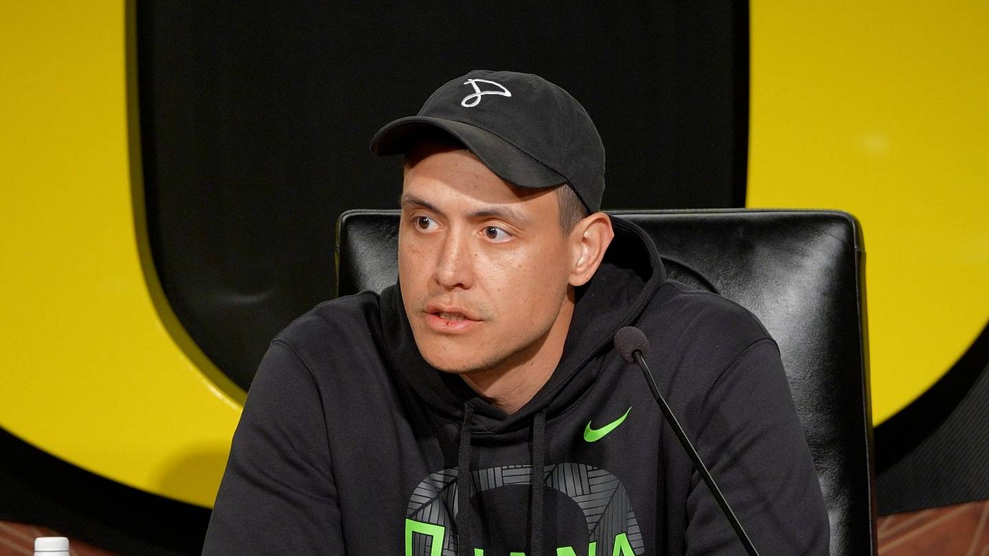 Oregon Ducks Making an Impression on Elite Quarterback Recruit