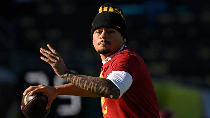 Nov 22, 2025; Eugene, Oregon, USA; Southern California Trojans quarterback Jayden Maiava (14) warms up before the game against the Oregon Ducks at Autzen Stadium. Mandatory Credit: Troy Wayrynen-Imagn Images Nov 22, 2025; Eugene, Oregon, USA; Southern California Trojans quarterback Jayden Maiava (14) warms up before the game against the Oregon Ducks at Autzen Stadium. Mandatory Credit: Troy Wayrynen-Imagn Images