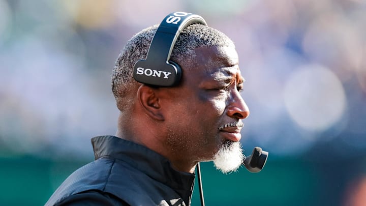 Jets coach Aaron Glenn won't name the starting quarterback for Week 8.