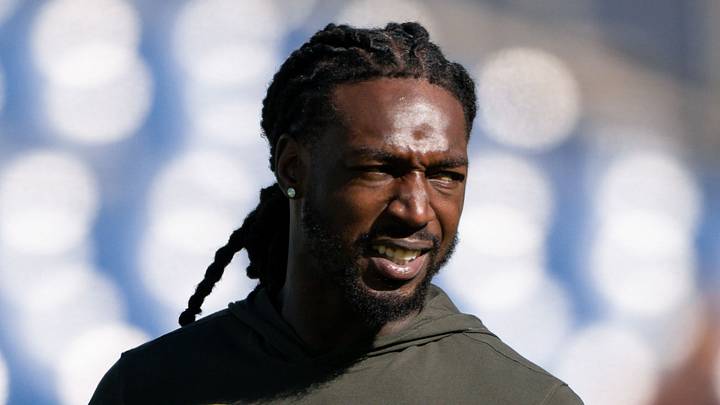 Nov 16, 2025; Nashville, Tennessee, USA;  Tennessee Titans wide receiver Calvin Ridley (0) against the Houston Texans during pre-game warmups at Nissan Stadium. Mandatory Credit: Steve Roberts-Imagn Images