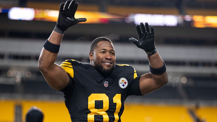 Pittsburgh Steelers TE Jonnu Smith Pittsburgh Steelers TE Jonnu Smith
