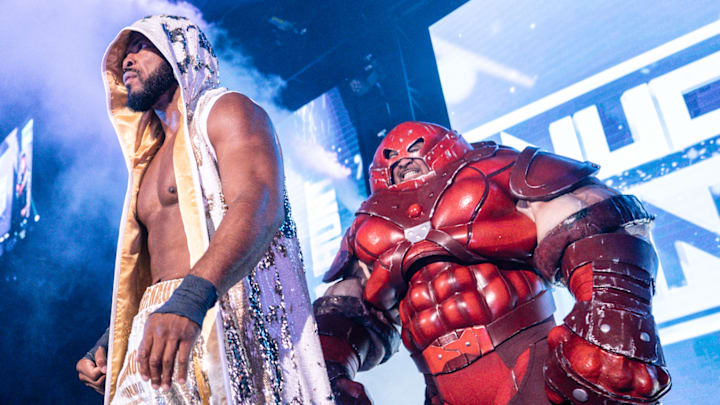 Lorenzo Hunt walking out to the ring.