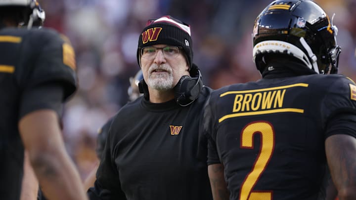 Dec 1, 2024; Landover, Maryland, USA; Washington Commanders head coach Dan Quinn (center) celebrates with players after a touchdown against Tennessee Titans during the first half at Northwest Stadium. Mandatory Credit: Amber Searls-Imagn Images Dec 1, 2024; Landover, Maryland, USA; Washington Commanders head coach Dan Quinn (center) celebrates with players after a touchdown against Tennessee Titans during the first half at Northwest Stadium. Mandatory Credit: Amber Searls-Imagn Images
