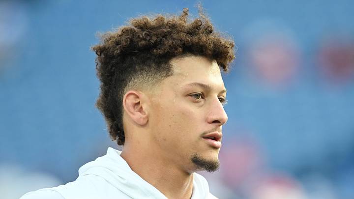 Kansas City Chiefs quarterback Patrick Mahomes (15) warms up Kansas City Chiefs quarterback Patrick Mahomes (15) warms up