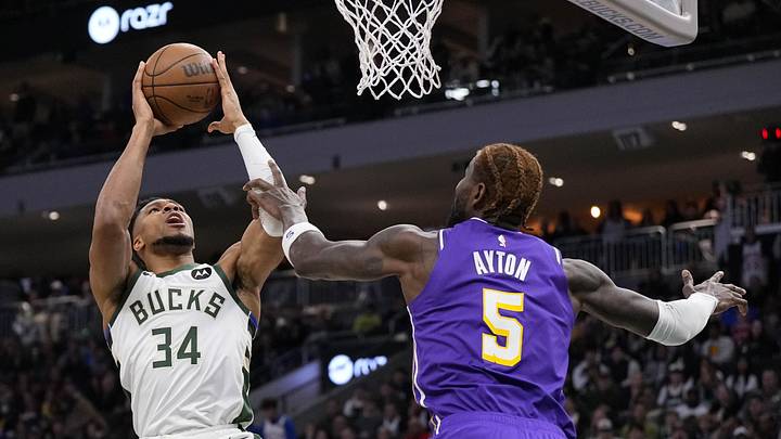 Deandre Ayton's Future With Lakers Suddenly Feels Far From Certain
