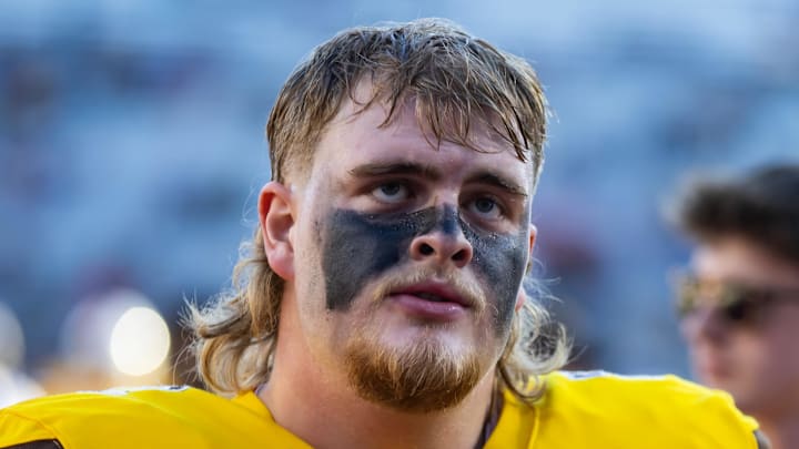 Wyoming Cowboys offensive tackle Caden Barnett
