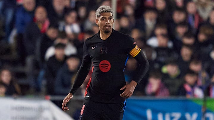 Ronald Araújo estuvo de baja varios meses en el FC Barcelona por una lesión 