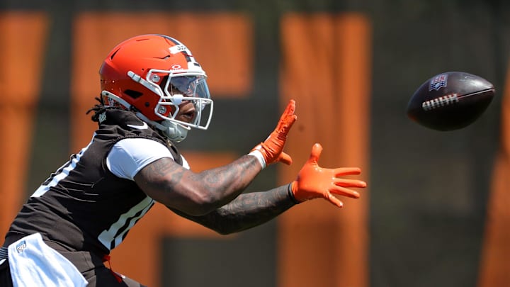 Cleveland Browns running back Quinshon Judkins (10) eyes down a pass during day two of NFL rookie minicamp at the Cleveland Browns training facility on Saturday, May 10, 2025, in Berea, Ohio.