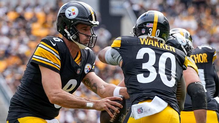 Pittsburgh Steelers quarterback Aaron Rodgers, running back Jaylen Warren