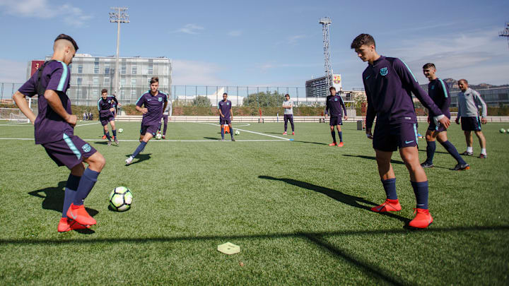 En La Masía del FC Barcelona se forma a cientos de deportistas, muchos de los cuales llegan a triunfar internacionalmente