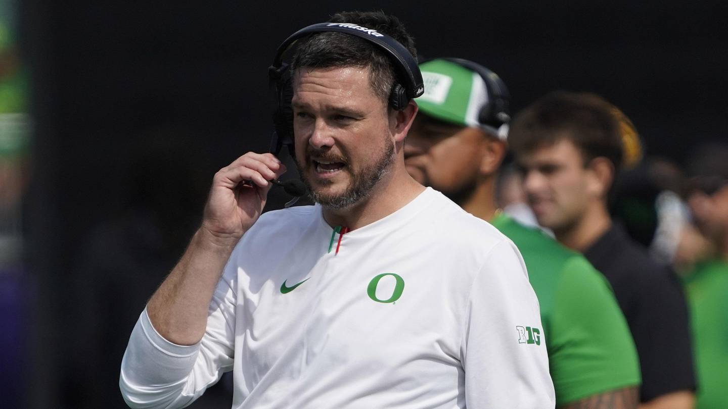 Three Oregon Ducks Coaches Turning Heads in Recruiting Ranki