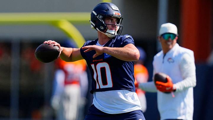 Jul 31, 2026; Englewood, CO, USA; Denver Broncos quarterback Bo Nix (10) prepares to pass the ball during training camp at Broncos Park. Jul 31, 2026; Englewood, CO, USA; Denver Broncos quarterback Bo Nix (10) prepares to pass the ball during training camp at Broncos Park.