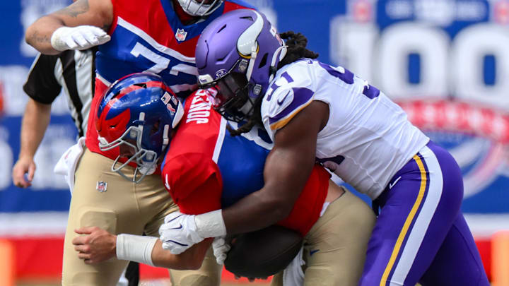 Minnesota Vikings OLB Pat Jones II (91) sacks New York Giants QB Daniel Jones (8)