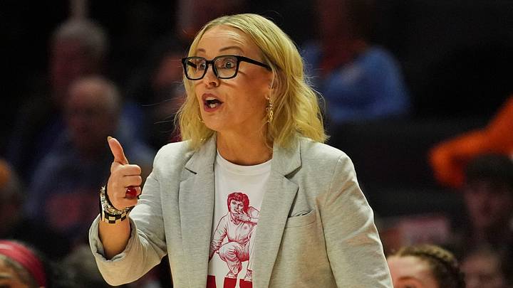 Arkansas basketball coach Kelsi Musick during the NCAA college basketball game against the Tennessee Lady Vols on January 11, 2026, in Knoxville, Tennessee. Arkansas basketball coach Kelsi Musick during the NCAA college basketball game against the Tennessee Lady Vols on January 11, 2026, in Knoxville, Tennessee.