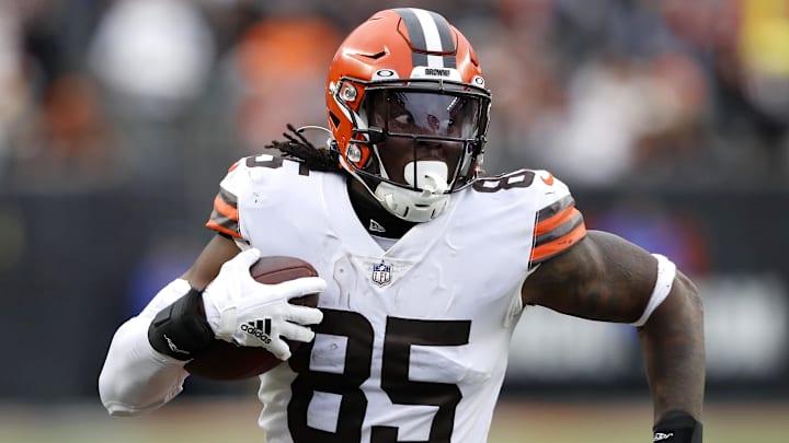 Dec 11, 2022; Cincinnati, Ohio, USA; Cleveland Browns tight end David Njoku (85) runs in for a touchdown during the third quarter against the Cincinnati Bengals at Paycor Stadium. Mandatory Credit: Joseph Maiorana-Imagn Images