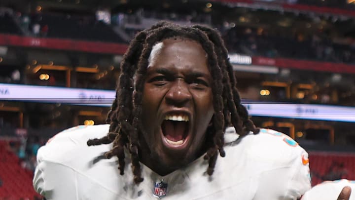 Miami Dolphins center Aaron Brewer