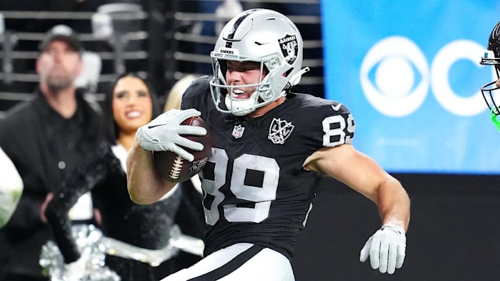Dec 22, 2024; Paradise, Nevada, USA; Las Vegas Raiders tight end Brock Bowers (89) gains yardage against the Jacksonville Jaguars during the fourth quarter at Allegiant Stadium. Mandatory Credit: Stephen R. Sylvanie-Imagn Images Dec 22, 2024; Paradise, Nevada, USA; Las Vegas Raiders tight end Brock Bowers (89) gains yardage against the Jacksonville Jaguars during the fourth quarter at Allegiant Stadium. Mandatory Credit: Stephen R. Sylvanie-Imagn Images