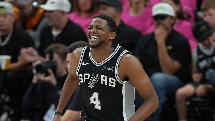 May 22, 2026; San Antonio, Texas, USA; San Antonio Spurs guard De'aaron Fox (4) reacts after an injury against the Oklahoma City Thunder in the second half during game three of the western conference finals for the 2026 NBA playoffs at Frost Bank Center. Mandatory Credit: Daniel Dunn-Imagn Images May 22, 2026; San Antonio, Texas, USA; San Antonio Spurs guard De'aaron Fox (4) reacts after an injury against the Oklahoma City Thunder in the second half during game three of the western conference finals for the 2026 NBA playoffs at Frost Bank Center. Mandatory Credit: Daniel Dunn-Imagn Images
