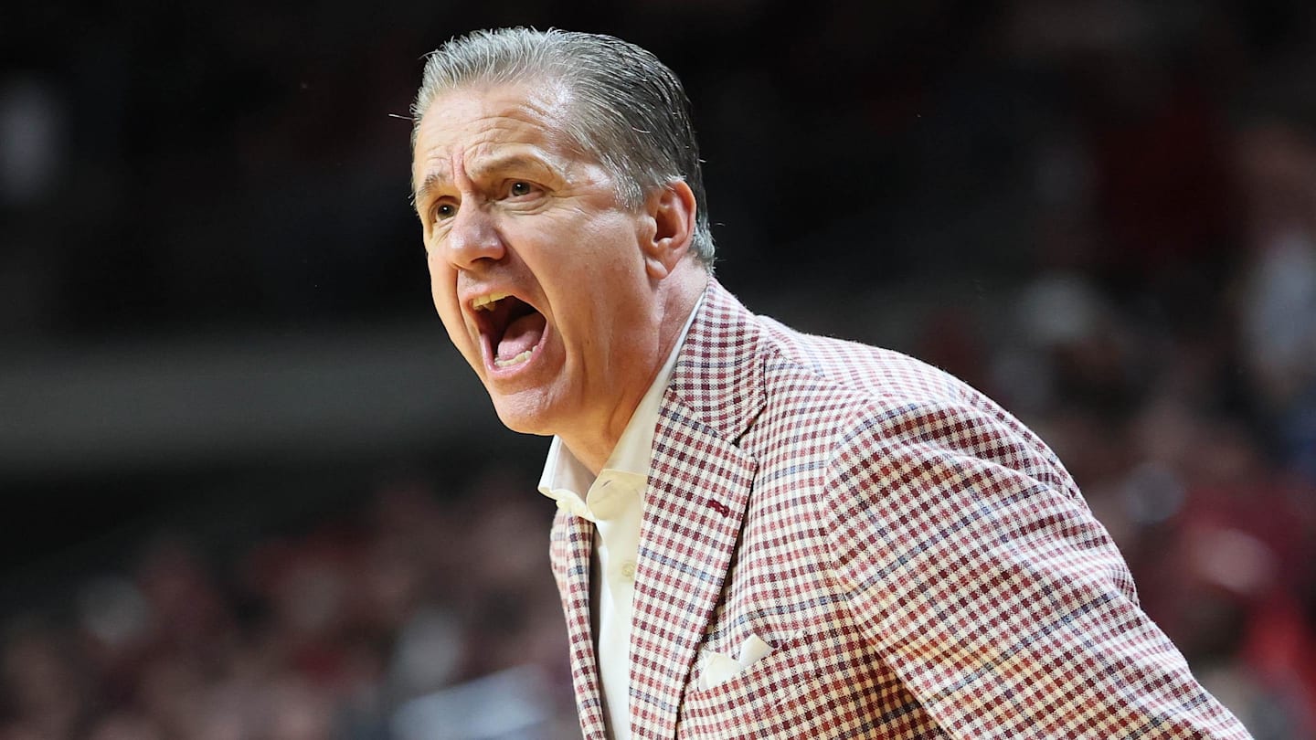 Razorbacks climb in national hoops rankings with notable poll rise