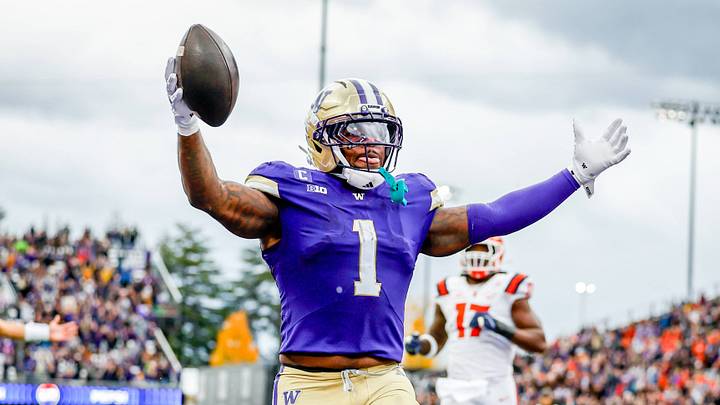October 25, 2025, Seattle, Washington, USA: Washington Huskies running back Jonah Coleman (1) scores during the game between the Illinois Fighting Illini and the Washington Huskies in the 2025 Big 10 Conference game at Husky Stadium, Seattle, Washington.
